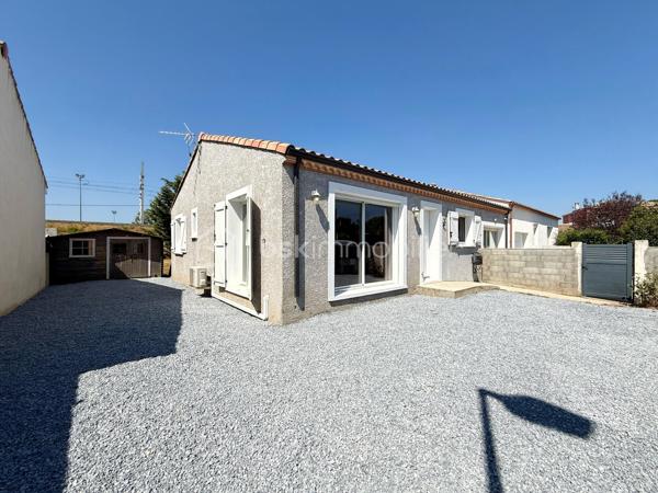 BÉZIERS – VILLA T4 DE PLAIN-PIED – 89 m² – GARAGE – TERRAIN DE 304 m²

📍Située à Béziers, dans un secteur calme et recherché, cette agréable villa de plain-pied construite en 2015 offre un cadre de vie confortable, fonctionnel et économe en énergie. Édifiée sur une parcelle de 304 m², elle séduira aussi bien une famille qu’un couple à la recherche d’une maison récente, prête à emménager.

🔹 Espace de vie :
• Belle pièce de vie lumineuse de 40 m²
• Cuisine aménagée ouverte sur le séjour
• Climatisation réversible
• Espace buanderie attenant

🔹 Espace nuit :
• 3 chambres avec espace dressing
• Salle de bains moderne
• WC indépendant

🔹 Annexes :
• Garage de 16 m² actuellement aménagé, offrant de nombreuses possibilités d’utilisation
• Grand cabanon de rangement extérieur

🌴 Extérieurs :
• Terrain de 304 m²
• Maison 3 faces
• Extérieurs faciles d’entretien

✨ Les + :
• Construction de 2015
• Chauffe-eau thermodynamique
• Maison récente et économe en énergie (DPE A) 
• Aucun travaux à prévoir

✅ Prix : 239 000 € HAI

📩 Contactez-moi pour plus d’informations ou organiser une visite.