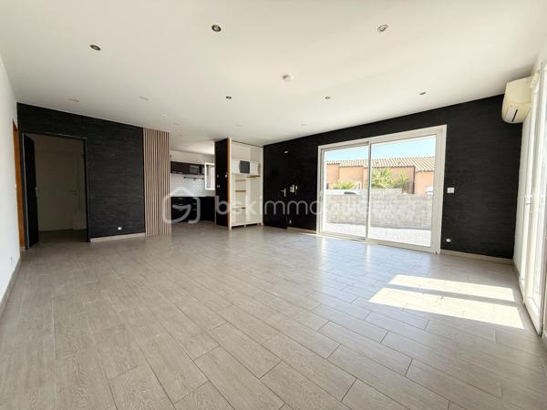 BÉZIERS – VILLA T4 DE PLAIN-PIED – 89 m² – GARAGE – TERRAIN DE 304 m²

📍Située à Béziers, dans un secteur calme et recherché, cette agréable villa de plain-pied construite en 2015 offre un cadre de vie confortable, fonctionnel et économe en énergie. Édifiée sur une parcelle de 304 m², elle séduira aussi bien une famille qu’un couple à la recherche d’une maison récente, prête à emménager.

🔹 Espace de vie :
• Belle pièce de vie lumineuse de 40 m²
• Cuisine aménagée ouverte sur le séjour
• Climatisation réversible
• Espace buanderie attenant

🔹 Espace nuit :
• 3 chambres avec espace dressing
• Salle de bains moderne
• WC indépendant

🔹 Annexes :
• Garage de 16 m² actuellement aménagé, offrant de nombreuses possibilités d’utilisation
• Grand cabanon de rangement extérieur

🌴 Extérieurs :
• Terrain de 304 m²
• Maison 3 faces
• Extérieurs faciles d’entretien

✨ Les + :
• Construction de 2015
• Chauffe-eau thermodynamique
• Maison récente et économe en énergie (DPE A) 
• Aucun travaux à prévoir

✅ Prix : 239 000 € HAI

📩 Contactez-moi pour plus d’informations ou organiser une visite.