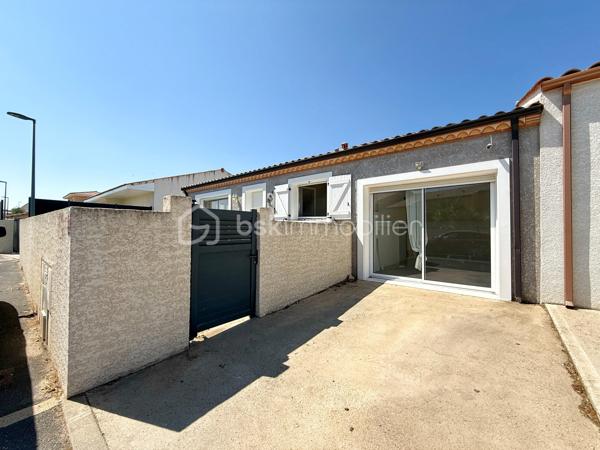 BÉZIERS – VILLA T4 DE PLAIN-PIED – 89 m² – GARAGE – TERRAIN DE 304 m²

📍Située à Béziers, dans un secteur calme et recherché, cette agréable villa de plain-pied construite en 2015 offre un cadre de vie confortable, fonctionnel et économe en énergie. Édifiée sur une parcelle de 304 m², elle séduira aussi bien une famille qu’un couple à la recherche d’une maison récente, prête à emménager.

🔹 Espace de vie :
• Belle pièce de vie lumineuse de 40 m²
• Cuisine aménagée ouverte sur le séjour
• Climatisation réversible
• Espace buanderie attenant

🔹 Espace nuit :
• 3 chambres avec espace dressing
• Salle de bains moderne
• WC indépendant

🔹 Annexes :
• Garage de 16 m² actuellement aménagé, offrant de nombreuses possibilités d’utilisation
• Grand cabanon de rangement extérieur

🌴 Extérieurs :
• Terrain de 304 m²
• Maison 3 faces
• Extérieurs faciles d’entretien

✨ Les + :
• Construction de 2015
• Chauffe-eau thermodynamique
• Maison récente et économe en énergie (DPE A) 
• Aucun travaux à prévoir

✅ Prix : 239 000 € HAI

📩 Contactez-moi pour plus d’informations ou organiser une visite.