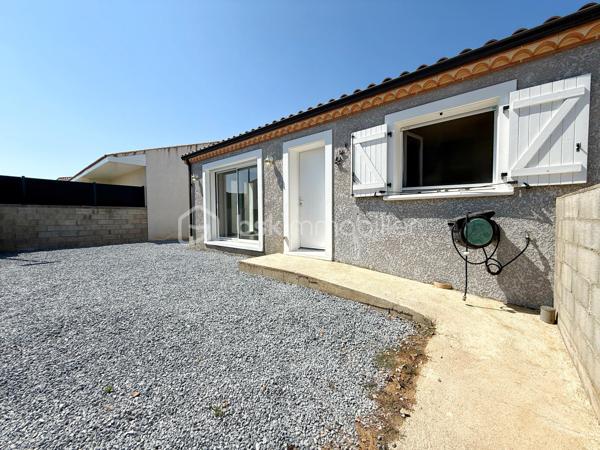 BÉZIERS – VILLA T4 DE PLAIN-PIED – 89 m² – GARAGE – TERRAIN DE 304 m²

📍Située à Béziers, dans un secteur calme et recherché, cette agréable villa de plain-pied construite en 2015 offre un cadre de vie confortable, fonctionnel et économe en énergie. Édifiée sur une parcelle de 304 m², elle séduira aussi bien une famille qu’un couple à la recherche d’une maison récente, prête à emménager.

🔹 Espace de vie :
• Belle pièce de vie lumineuse de 40 m²
• Cuisine aménagée ouverte sur le séjour
• Climatisation réversible
• Espace buanderie attenant

🔹 Espace nuit :
• 3 chambres avec espace dressing
• Salle de bains moderne
• WC indépendant

🔹 Annexes :
• Garage de 16 m² actuellement aménagé, offrant de nombreuses possibilités d’utilisation
• Grand cabanon de rangement extérieur

🌴 Extérieurs :
• Terrain de 304 m²
• Maison 3 faces
• Extérieurs faciles d’entretien

✨ Les + :
• Construction de 2015
• Chauffe-eau thermodynamique
• Maison récente et économe en énergie (DPE A) 
• Aucun travaux à prévoir

✅ Prix : 239 000 € HAI

📩 Contactez-moi pour plus d’informations ou organiser une visite.