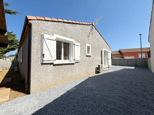 BÉZIERS – VILLA T4 DE PLAIN-PIED – 89 m² – GARAGE – TERRAIN DE 304 m²

📍Située à Béziers, dans un secteur calme et recherché, cette agréable villa de plain-pied construite en 2015 offre un cadre de vie confortable, fonctionnel et économe en énergie. Édifiée sur une parcelle de 304 m², elle séduira aussi bien une famille qu’un couple à la recherche d’une maison récente, prête à emménager.

🔹 Espace de vie :
• Belle pièce de vie lumineuse de 40 m²
• Cuisine aménagée ouverte sur le séjour
• Climatisation réversible
• Espace buanderie attenant

🔹 Espace nuit :
• 3 chambres avec espace dressing
• Salle de bains moderne
• WC indépendant

🔹 Annexes :
• Garage de 16 m² actuellement aménagé, offrant de nombreuses possibilités d’utilisation
• Grand cabanon de rangement extérieur

🌴 Extérieurs :
• Terrain de 304 m²
• Maison 3 faces
• Extérieurs faciles d’entretien

✨ Les + :
• Construction de 2015
• Chauffe-eau thermodynamique
• Maison récente et économe en énergie (DPE A) 
• Aucun travaux à prévoir

✅ Prix : 239 000 € HAI

📩 Contactez-moi pour plus d’informations ou organiser une visite.