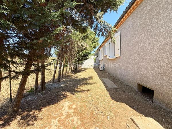BÉZIERS – VILLA T4 DE PLAIN-PIED – 89 m² – GARAGE – TERRAIN DE 304 m²

📍Située à Béziers, dans un secteur calme et recherché, cette agréable villa de plain-pied construite en 2015 offre un cadre de vie confortable, fonctionnel et économe en énergie. Édifiée sur une parcelle de 304 m², elle séduira aussi bien une famille qu’un couple à la recherche d’une maison récente, prête à emménager.

🔹 Espace de vie :
• Belle pièce de vie lumineuse de 40 m²
• Cuisine aménagée ouverte sur le séjour
• Climatisation réversible
• Espace buanderie attenant

🔹 Espace nuit :
• 3 chambres avec espace dressing
• Salle de bains moderne
• WC indépendant

🔹 Annexes :
• Garage de 16 m² actuellement aménagé, offrant de nombreuses possibilités d’utilisation
• Grand cabanon de rangement extérieur

🌴 Extérieurs :
• Terrain de 304 m²
• Maison 3 faces
• Extérieurs faciles d’entretien

✨ Les + :
• Construction de 2015
• Chauffe-eau thermodynamique
• Maison récente et économe en énergie (DPE A) 
• Aucun travaux à prévoir

✅ Prix : 239 000 € HAI

📩 Contactez-moi pour plus d’informations ou organiser une visite.