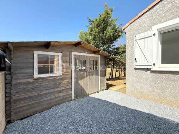 BÉZIERS – VILLA T4 DE PLAIN-PIED – 89 m² – GARAGE – TERRAIN DE 304 m²

📍Située à Béziers, dans un secteur calme et recherché, cette agréable villa de plain-pied construite en 2015 offre un cadre de vie confortable, fonctionnel et économe en énergie. Édifiée sur une parcelle de 304 m², elle séduira aussi bien une famille qu’un couple à la recherche d’une maison récente, prête à emménager.

🔹 Espace de vie :
• Belle pièce de vie lumineuse de 40 m²
• Cuisine aménagée ouverte sur le séjour
• Climatisation réversible
• Espace buanderie attenant

🔹 Espace nuit :
• 3 chambres avec espace dressing
• Salle de bains moderne
• WC indépendant

🔹 Annexes :
• Garage de 16 m² actuellement aménagé, offrant de nombreuses possibilités d’utilisation
• Grand cabanon de rangement extérieur

🌴 Extérieurs :
• Terrain de 304 m²
• Maison 3 faces
• Extérieurs faciles d’entretien

✨ Les + :
• Construction de 2015
• Chauffe-eau thermodynamique
• Maison récente et économe en énergie (DPE A) 
• Aucun travaux à prévoir

✅ Prix : 239 000 € HAI

📩 Contactez-moi pour plus d’informations ou organiser une visite.