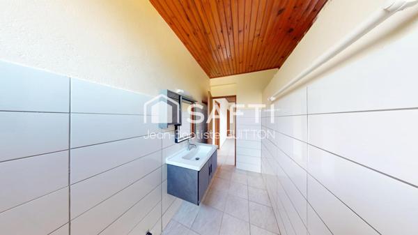 Maison familiale au cœur du bourg avec terrasse