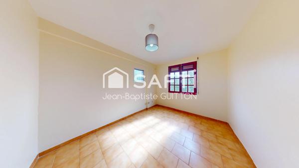 Maison familiale au cœur du bourg avec terrasse