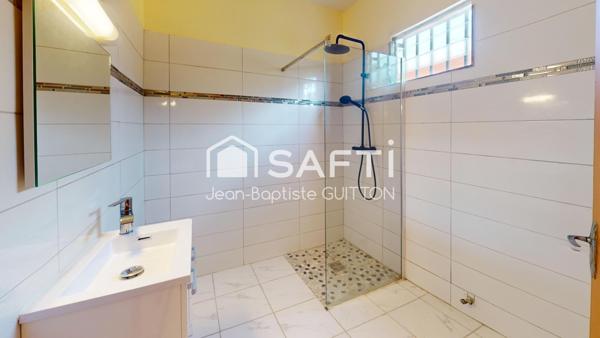 Maison familiale au cœur du bourg avec terrasse