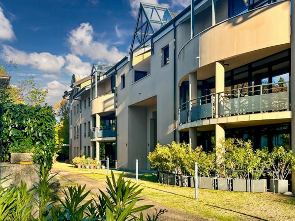 Ferney-Voltaire Centre - Magnifique attique en duplex - T3 – 91 m² (84.38m² carrez) – Séjour Cathédrale & Mezzanine – Cave - Place de parking sous-sol