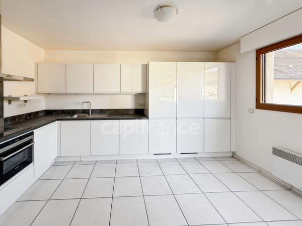 Ferney-Voltaire Centre - Magnifique attique en duplex - T3 – 91 m² (84.38m² carrez) – Séjour Cathédrale & Mezzanine – Cave - Place de parking sous-sol