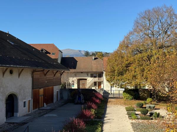 Ferney-Voltaire Centre - Magnifique attique en duplex - T3 – 91 m² (84.38m² carrez) – Séjour Cathédrale & Mezzanine – Cave - Place de parking sous-sol