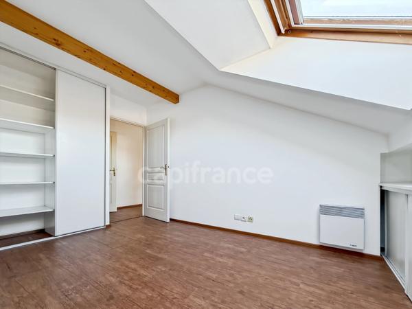 Ferney-Voltaire Centre - Magnifique attique en duplex - T3 – 91 m² (84.38m² carrez) – Séjour Cathédrale & Mezzanine – Cave - Place de parking sous-sol