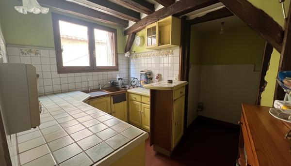 Chartres Grand Faubourg , Longère 6 pièces ,  4 chambres dont 2 en RDC , Cour , Exclusivité ERA