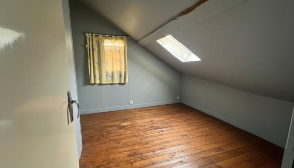 Chartres Grand Faubourg , Longère 6 pièces ,  4 chambres dont 2 en RDC , Cour , Exclusivité ERA