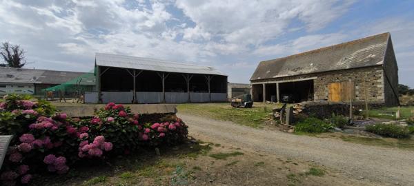 Propriété multifonctionnelle sur 3,5 ha — Entre Paimpol et Guingamp/Perros-Guirec, à 20 min des plages de granit rose