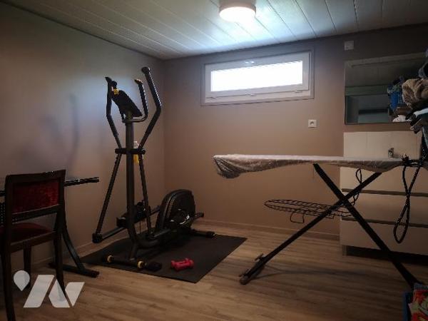 Ancerville, pavillon cossu F6 sur sous-sol total
