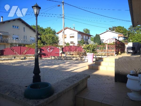 Ancerville, pavillon cossu F6 sur sous-sol total