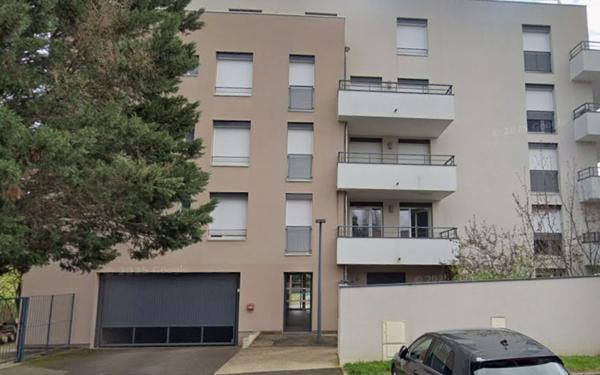 Stationnement à louer    10 m2 Écully