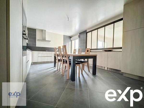 Maison : 10 pièces : sept chambres : 240 m² : 9961 m² de terrain