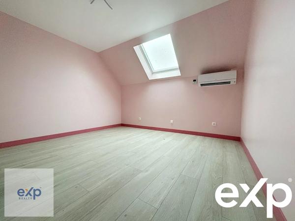 Maison : 10 pièces : sept chambres : 240 m² : 9961 m² de terrain