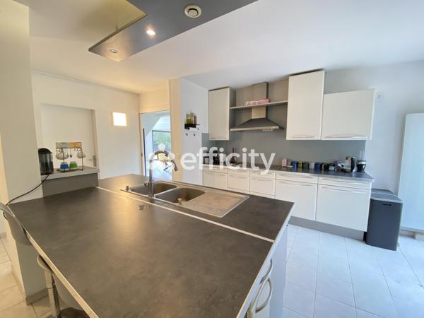 Maison 8 pièces - 233 m² Exclusivité efficity