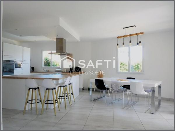 Maison moderne récente en excellent état