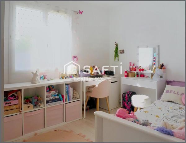 Maison moderne récente en excellent état