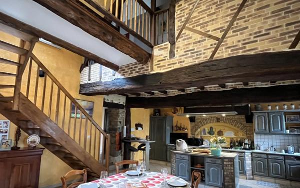 LONGÈRE 144 M² - 6 PIÈCES - MAISONNETTE + GARAGE ET CARPORT.