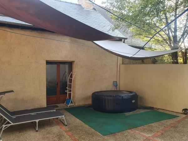 LONGÈRE 144 M² - 6 PIÈCES - MAISONNETTE + GARAGE ET CARPORT.