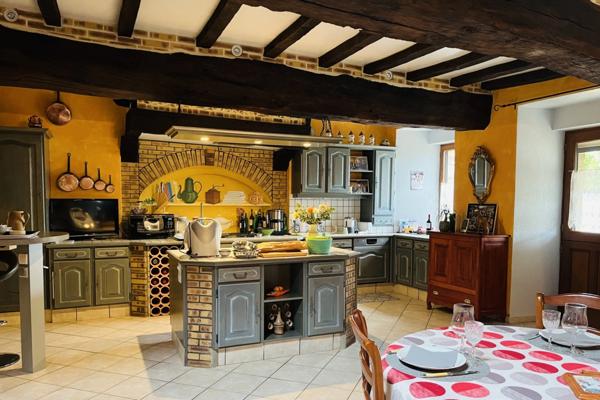 LONGÈRE 144 M² - 6 PIÈCES - MAISONNETTE + GARAGE ET CARPORT.