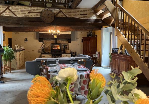 LONGÈRE 144 M² - 6 PIÈCES - MAISONNETTE + GARAGE ET CARPORT.