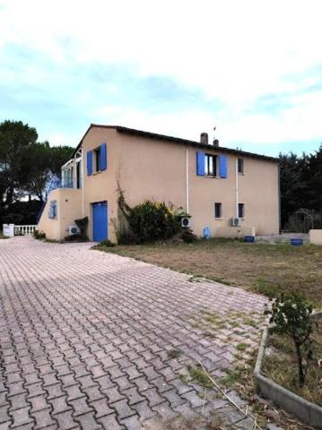 À vendre – Charmante maison provençale avec fort potentiel et grand terrain !