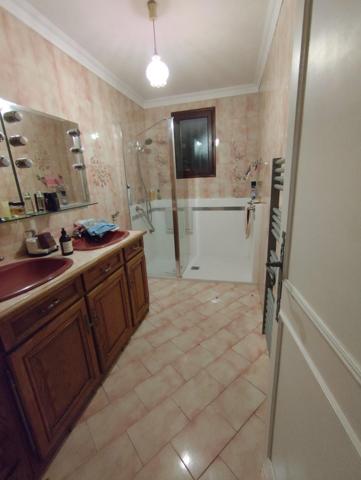 À vendre – Charmante maison provençale avec fort potentiel et grand terrain !