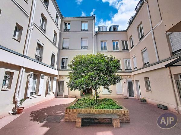 Appartement à vendre Paris 12eme - 1 pièces, 28m² avec 1 chambre(s) à 252 000€ - AJP Immobilière Passy Paris 16