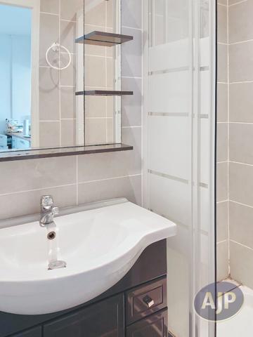 Appartement à vendre Paris 12eme - 1 pièces, 28m² avec 1 chambre(s) à 252 000€ - AJP Immobilière Passy Paris 16