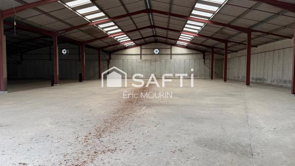 Local commercial de stockage, ou boxe pour caravane, camping car.