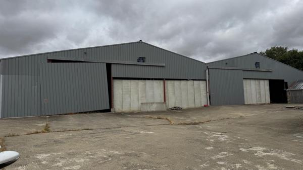 Local commercial de stockage, ou boxe pour caravane, camping car.