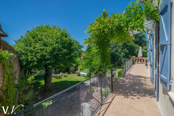 Maison de caractère T6 avec jardin et piscine