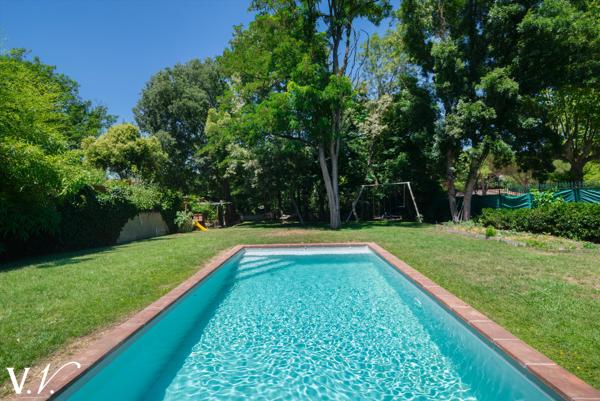 Maison de caractère T6 avec jardin et piscine