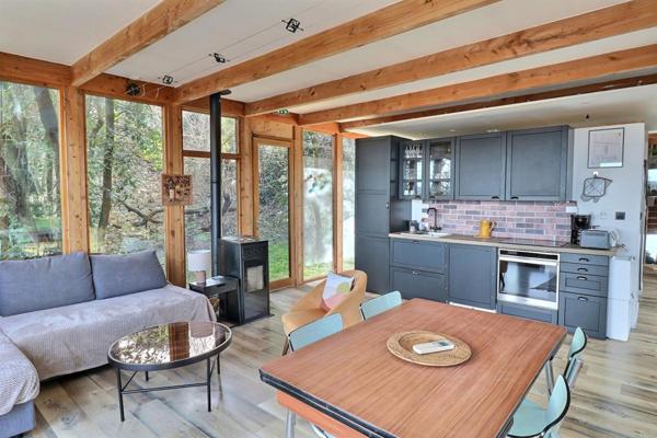 Maison contemporaine ossature bois ? Écrin de verdure ? Centre-ville Alès ? Extension possible