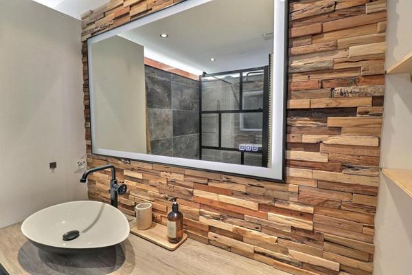 Maison contemporaine ossature bois ? Écrin de verdure ? Centre-ville Alès ? Extension possible