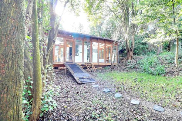 Maison contemporaine ossature bois ? Écrin de verdure ? Centre-ville Alès ? Extension possible