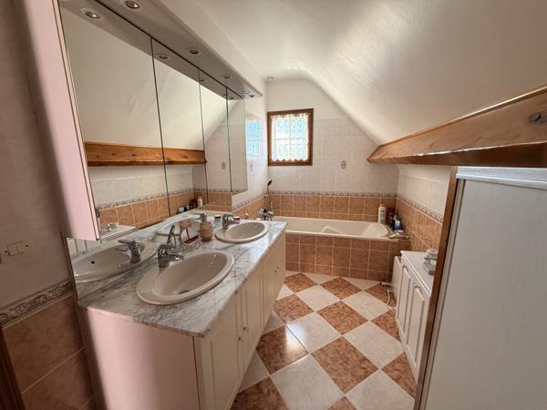 Coulommiers (77120) Maison traditionnelle avec garage et jardin clos