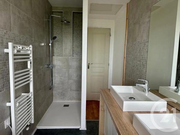 Appartement F3 à vendre  3 pièces - 94,64 m 2   FOUGERES  - 35