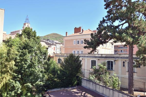 Grand TYPE 4 avec BALCON et CAVE - DIGNE LES BAINS (04)