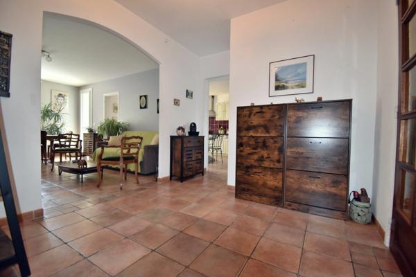 Grand TYPE 4 avec BALCON et CAVE - DIGNE LES BAINS (04)