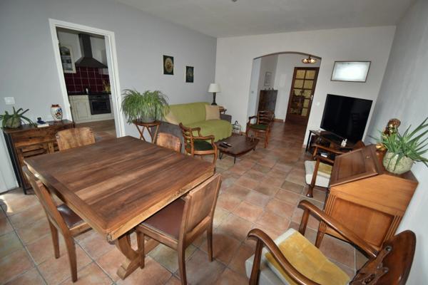 Grand TYPE 4 avec BALCON et CAVE - DIGNE LES BAINS (04)