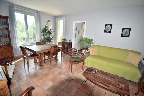 Grand TYPE 4 avec BALCON et CAVE - DIGNE LES BAINS (04)