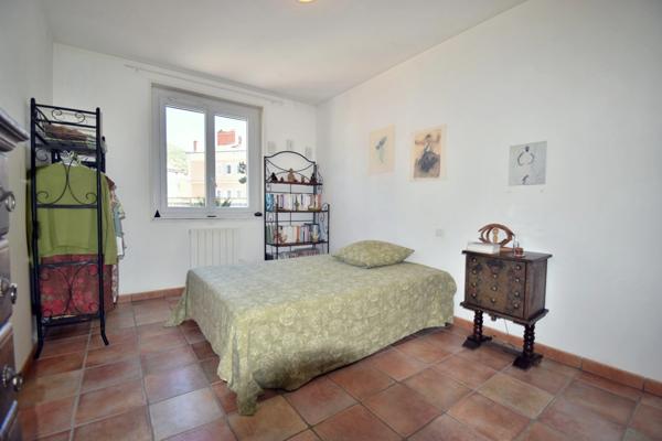 Grand TYPE 4 avec BALCON et CAVE - DIGNE LES BAINS (04)