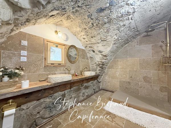 Maison propriété pierre à vendre 6 pièces VENTEROL (05) Les tourniaires