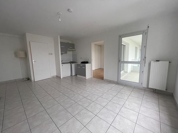 A vendre à Vannes secteur LE BONDON Appartement une chambre, une place de parking, une cave, ascenseur