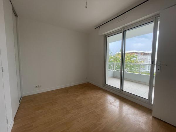A vendre à Vannes secteur LE BONDON Appartement une chambre, une place de parking, une cave, ascenseur
